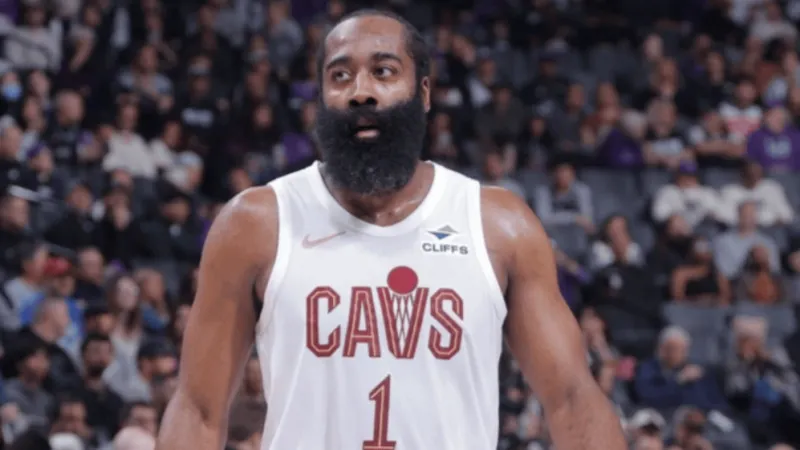 天博体育-哈登上半场13投仅3中,三分4中1得到7分2篮板2助攻